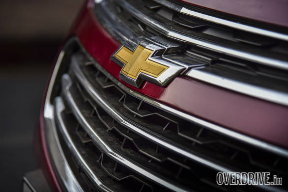 There are chrome bezels on the grille now