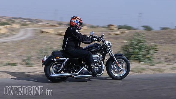 Harley Davidson 1200 Custom (16)