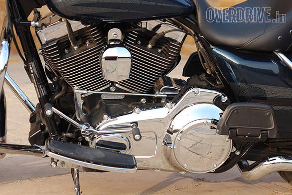 The Harley-Davidson Road King uses footboards with a standard heel-toe shifter. We aren't fans of the heel shifter - it gets in the way of placing feet on the footboard on long runs when some variation helps circulation