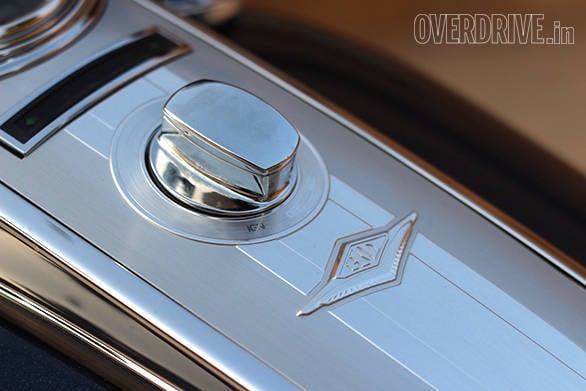 The big chrome knob on the Harley-Davidson Road King tank is used to switch the motorcycle on. A keyless fob that remains in your pocket takes care of security