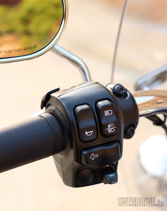 See that little switch at the bottom of the switch set? That's cruise control. Above that are the horn, and head light beam controls underlined by the right side indicator. On the Harley-Davison Road King the digital readout toggle moved to the front where you might normally find the day flash toggle switch