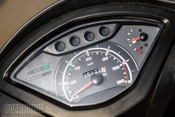 More traditional dials on the Jupiter can't match the Hero in terms of information displayed