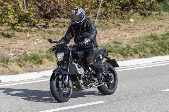spy-photos-2017-ktm-890-duke-03-584x389