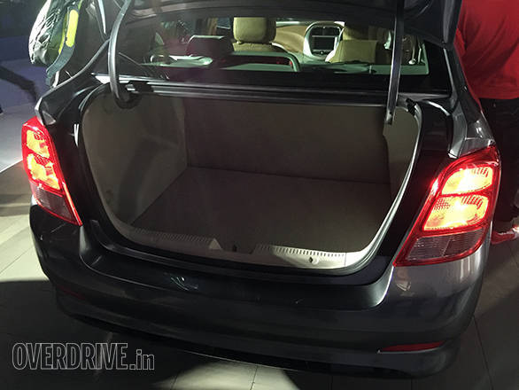 Chevrolet Essentia (1)