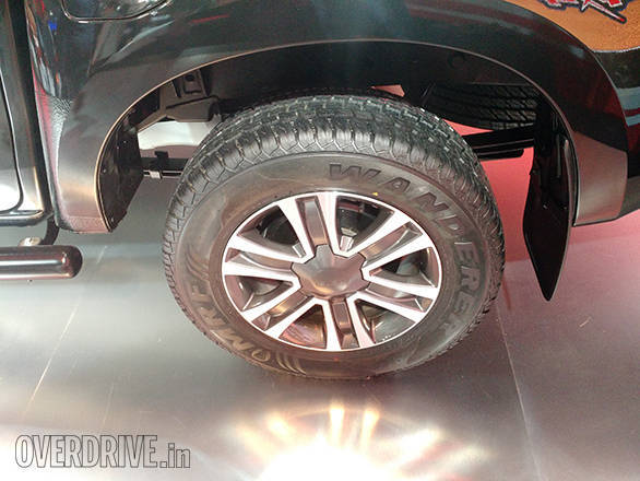 Isuzu D-Max V-Cross (6)