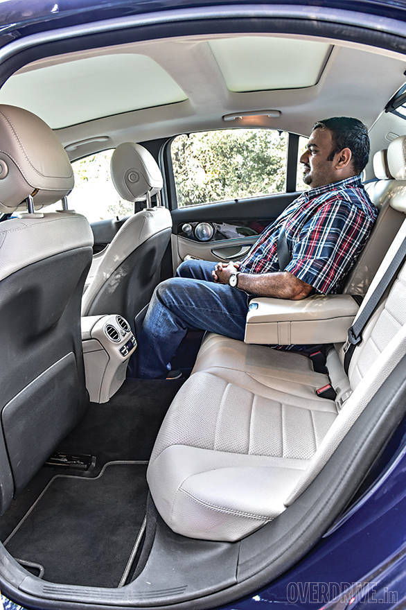 Jaguar XE vs Mercedes Benz C Class (10)