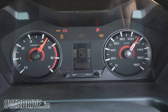 Mahindra KUV100 intstrumental clustre