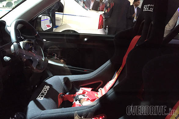 Mahindra e2o Sport (3)