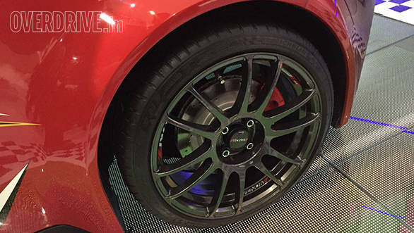 Mahindra e2o Sport (5)