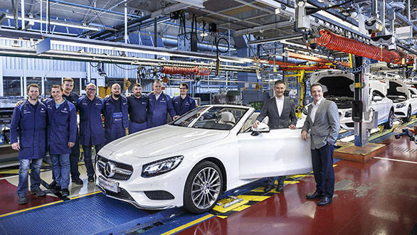 Mercedes-Benz replaces robots with humans at Sindelfingen plant Bandanlauf Mercedes-Benz S-Klasse Cabriolet im Werk Sindelfingen