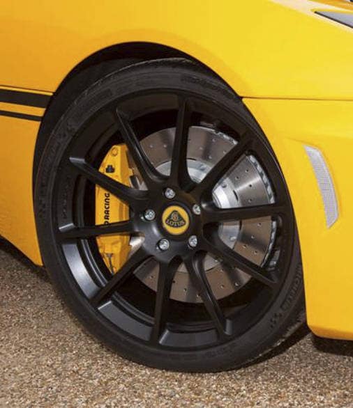 Lotus introduce the lighter, faster Evora Sport 410 att5f9ea