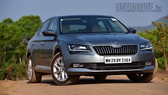 2016 Skoda Superb (1)
