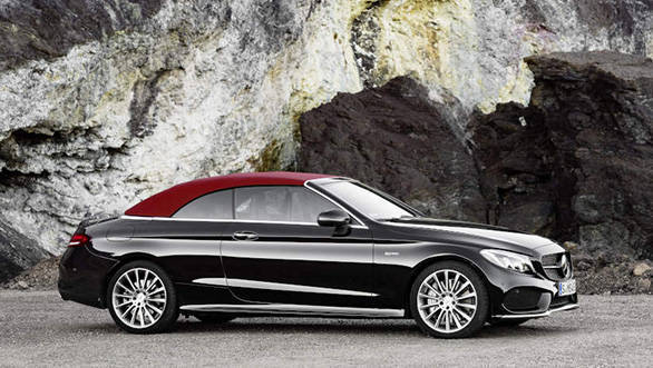 C 43 4MATIC Cabriolet;  Exterieur: Obsidianschwarz; Interieur: Leder schwarz, Kraftstoffverbrauch (l/100 km) innerorts/außerorts/kombiniert:  11,0/6,7/8,3 CO2-Emissionen kombiniert: 190 g/km Exterior: obsidian black; interior: leather black, Fuel consumption (l/100 km) urban/ex urban/combined:   11.0/6.7/8.3 combined CO2 emissions:  190 g/km