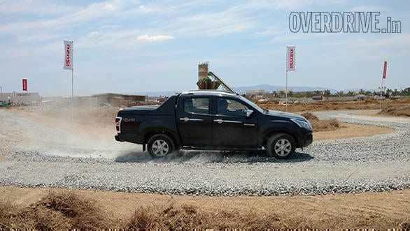 Isuzu D-Max V-Cross (9)