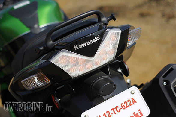 Kawasaki ZX14r And Suzuki Hayabusa Comparo (20)