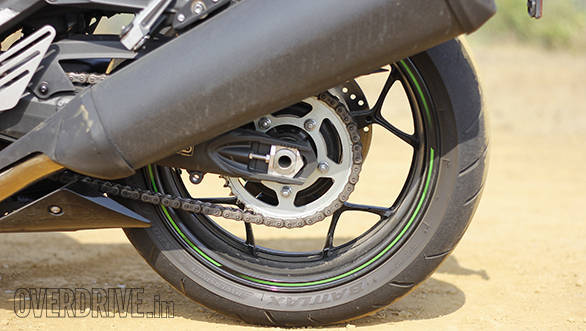 Kawasaki ZX14r And Suzuki Hayabusa Comparo (9)