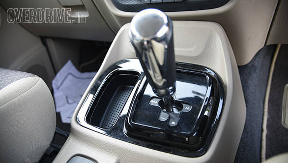 Mahindra TUV300 AMT (10)