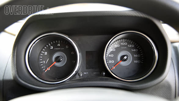 Mahindra TUV300 AMT (13)