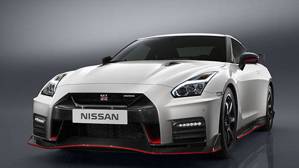 Nissan unveils the 2017 GT-R Nismo 2017 Nissan GT-R Nismo (6)