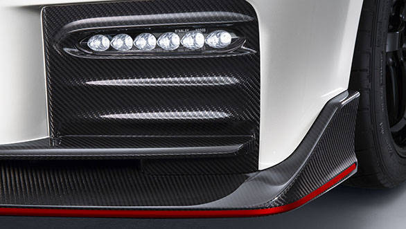 Nissan unveils the 2017 GT-R Nismo 2017 Nissan GT-R Nismo (9)