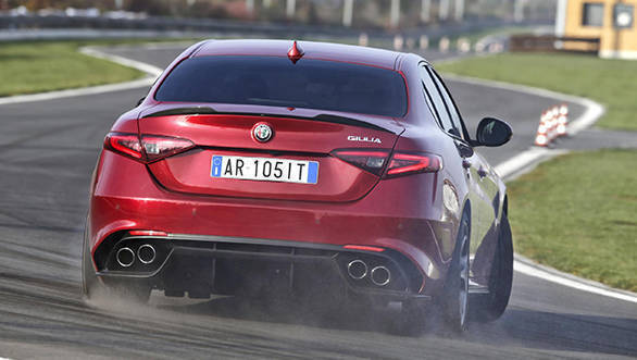 Alfa-Romeo-Giulia-Quadrifoglio-(13)