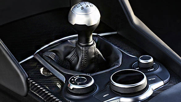 Alfa-Romeo-Giulia-Quadrifoglio-(6)