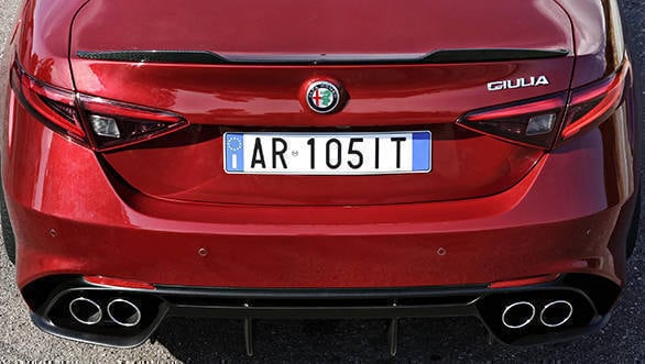 Alfa-Romeo-Giulia-Quadrifoglio-(9)