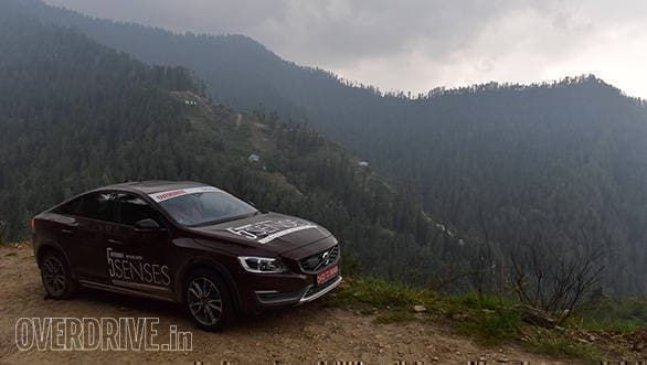 Feature: Volvo 5 Senses drive Volvo S60 Cross Country