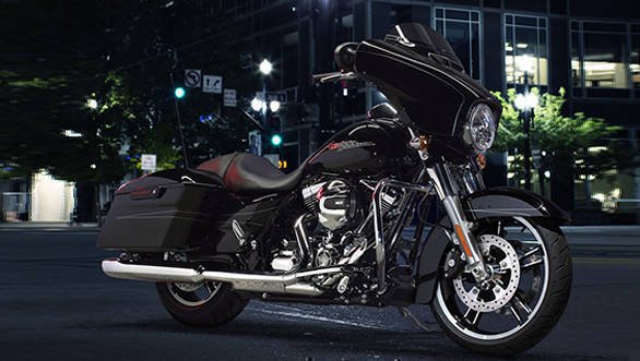 Harley-Davidson-Street-Glide-(2)