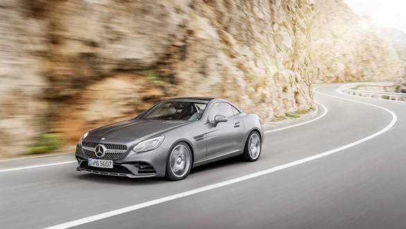 Mercedes-Benz SLC 300; Exterieur: designo cerrusitgrau magno, AMG Line; Interieur: bengalrot/schwarz; Kraftstoffverbrauch kombiniert (l/100 km):  5,8, CO2-Emissionen kombiniert (g/km): 134; exterior: designo cerrusit grey magno, AMG Line; interior: bengal red/black; Fuel consumption, combined (l/100 km):   5.8, CO2 emissions, combined (g/km):  134