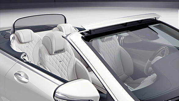 Mercedes-Benz S-Klasse Cabriolet, 2015. Exterieur: designo diamantweiß bright; Interieur: designo Leder Exklusiv Nappa porzellan/tiefseeblau; Windschott und AIRCAP geöffnet Mercedes-Benz S-Class Cabriolet, 2015. exterior: designo diamond white bright; interior: designo Exclusive nappa leather porcelain/deep-sea blue; AIRCAP and windstop extended.