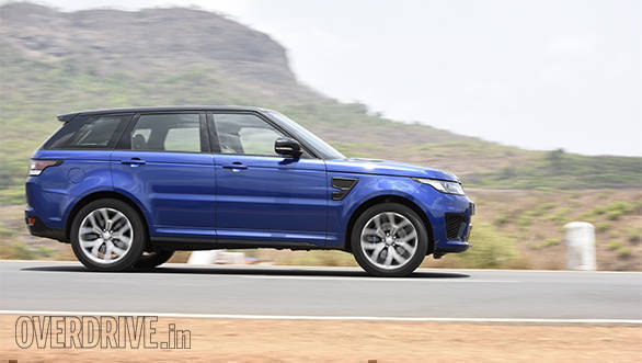 BMW X5M vs Range Rover SVR (24)