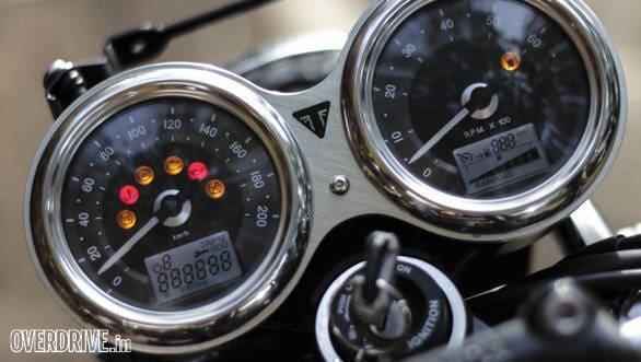 Triumph Bonneville T120 (1)