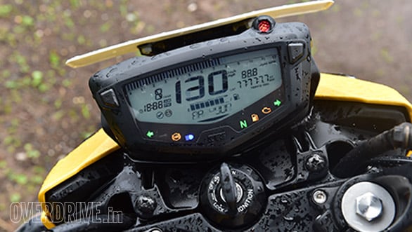 BajajPulsarAS200_vs_TVSApacheRTR200_007