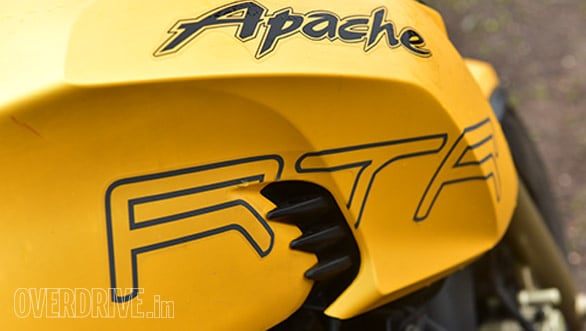 BajajPulsarAS200_vs_TVSApacheRTR200_013