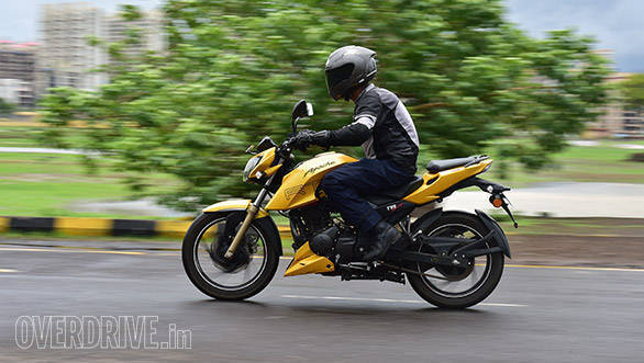 BajajPulsarAS200_vs_TVSApacheRTR200_031