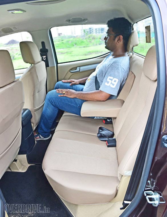 Isuzu D-Max V-Cross  (12)