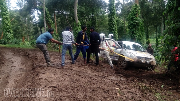 Suresh Rana leads 2016 Maruti Suzuki Dakshin Dare after Day Two 2016 MS Dakshin Dare (3)