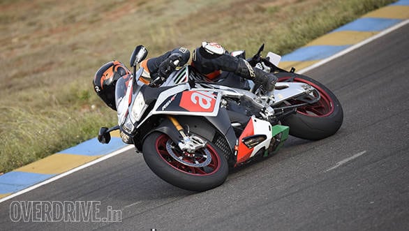 Aprilia RSV4 RF (1)