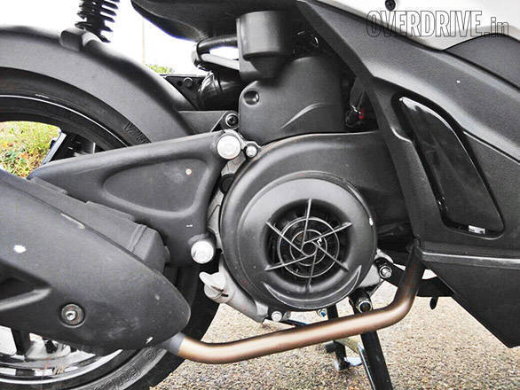 Aprilia SR 150 (8)