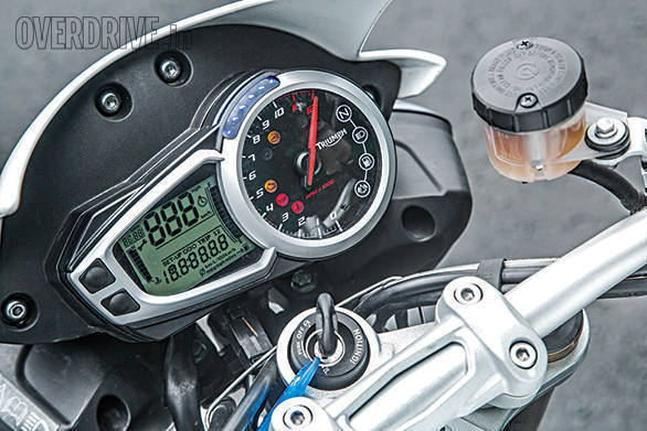aprilia tuono vs suzuki gsx-s1000 vs triumph speed triple (1)