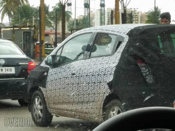 Spied: 2016 Chevrolet Beat facelift spotted testing in India chevrolet beat facelift (4)
