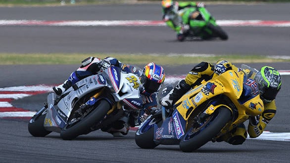 Anthony West (No.13) leads Decha Kraisart on way to winning the SuperSport 600cc race (Oct 02)