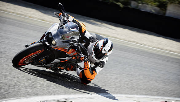 Image gallery: 2017 KTM RC 390 and RC 200 KTM RC 390_Action 02