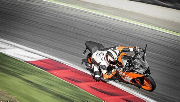 Image gallery: 2017 KTM RC 390 and RC 200 KTM RC 390_Action 03
