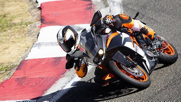 Image gallery: 2017 KTM RC 390 and RC 200 KTM RC 390_Action 04