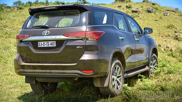 2016 Toyota Fortuner (102)