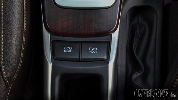 2016 Toyota Fortuner (125)