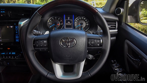 2016 Toyota Fortuner (131)