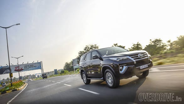 2016 Toyota Fortuner (16)